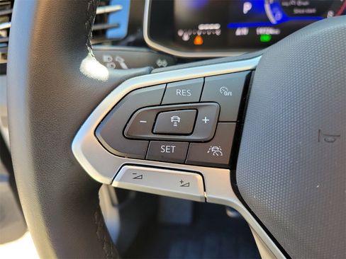 Used 2025 Volkswagen Jetta SE image 19