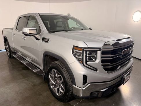 Used 2022 GMC Sierra 1500 SLT w/ SLT Premium Package AWD/4WD image 4
