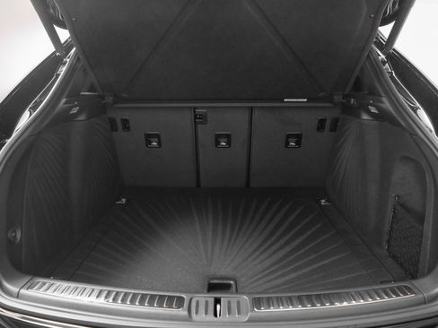 Used 2025 Porsche Macan image 8