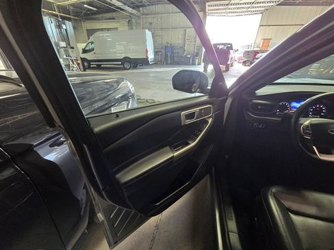 Used 2024 Ford Explorer XLT w/ Equipment Group 202A image 21