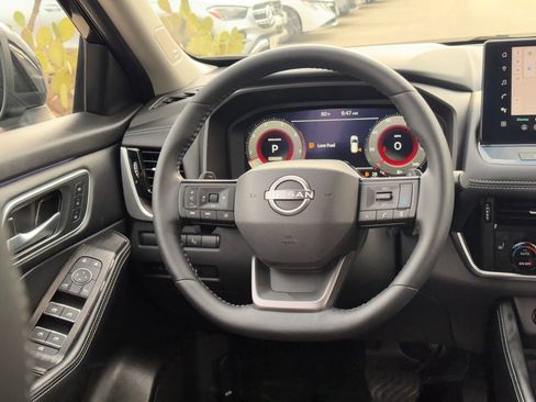 Used 2025 Nissan Rogue Platinum w/ Platinum Premium Package FWD image 23