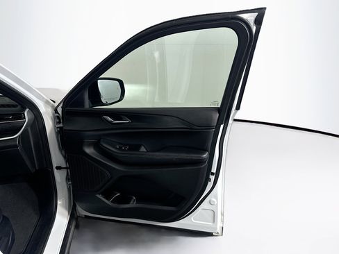 Used 2025 Jeep Grand Cherokee Altitude image 34