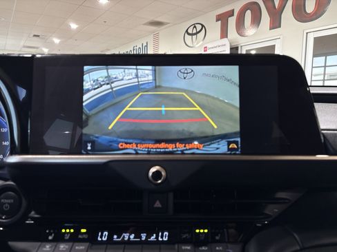 Certified 2025 Toyota Crown Signia image 18