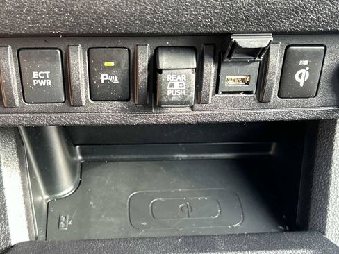 Used 2023 Toyota Tacoma TRD Off-Road w/ Technology Package AWD/4WD image 37