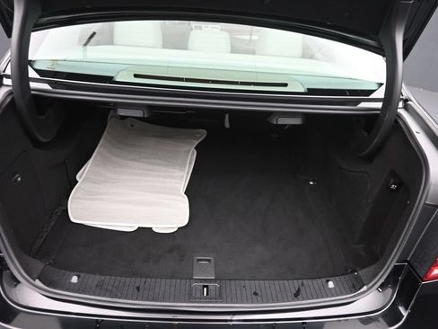 Used 2016 Mercedes-Benz E 350 4MATIC Sedan image 11
