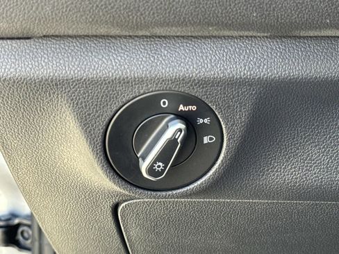 Used 2024 Volkswagen Jetta SE image 20