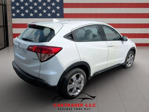 Used 2018 Honda HR-V LX image 6