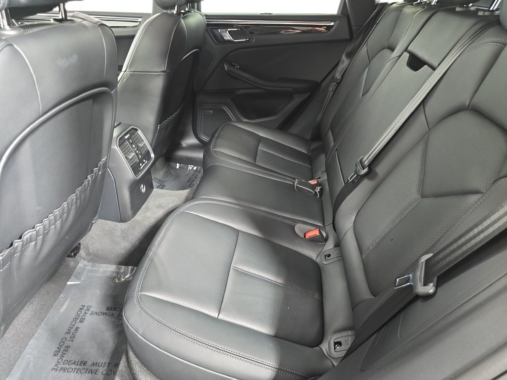 Certified 2026 Porsche Macan AWD/4WD image 24