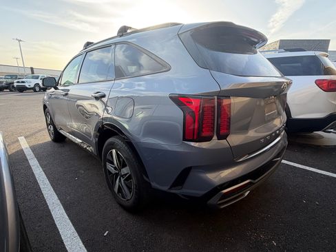 Used 2021 Kia Sorento S w/ Panoramic Sunroof Package FWD image 4