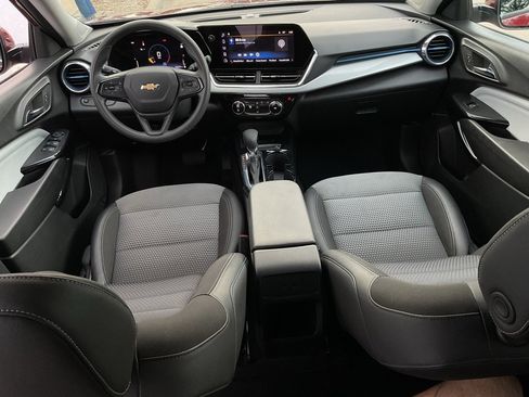 Used 2025 Chevrolet Trax LT image 20