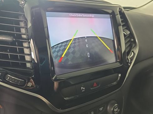 Used 2019 Jeep Cherokee Limited AWD/4WD image 17