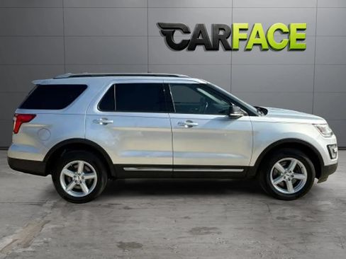 Used 2017 Ford Explorer XLT AWD/4WD image 9