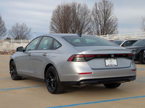 Certified 2025 Honda Accord SE image 9