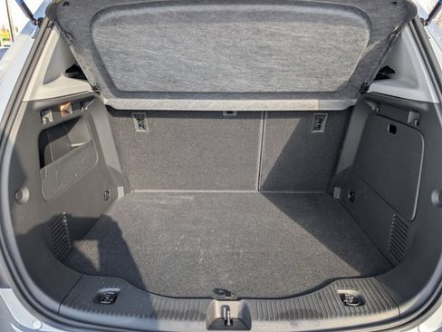 Used 2022 Chevrolet Trax LT w/ LT Convenience Package image 19