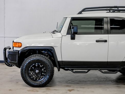 Used 2012 Toyota FJ Cruiser 4WD image 11