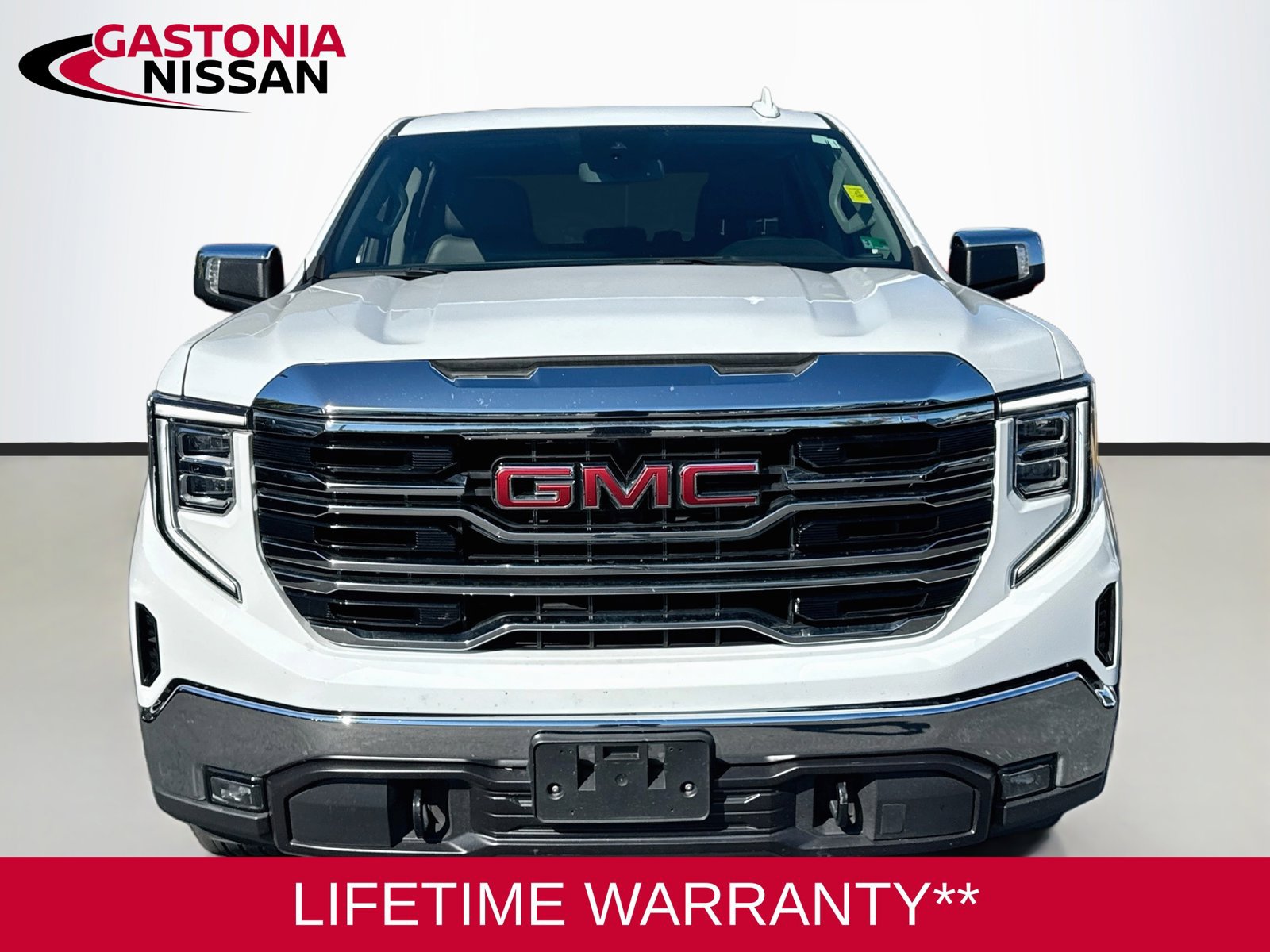 Used 2025 GMC Sierra 1500 SLT AWD/4WD image 2