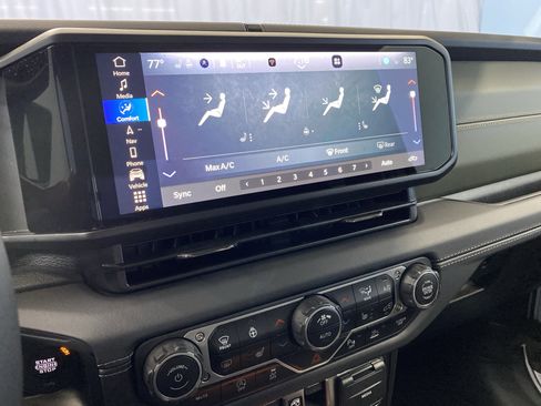 Certified 2025 Jeep Gladiator Mojave image 17