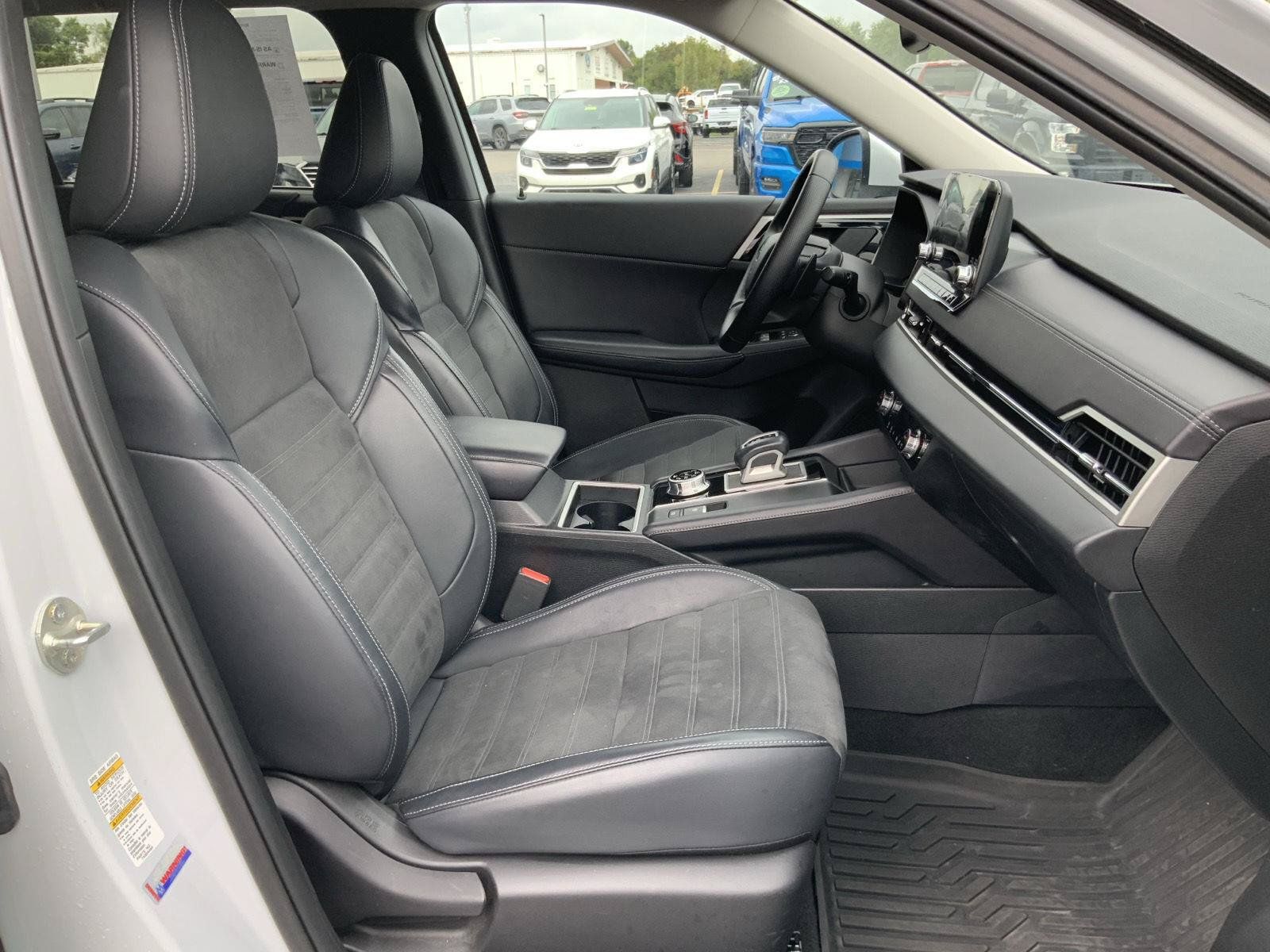 Used 2024 Mitsubishi Outlander SE AWD/4WD image 52