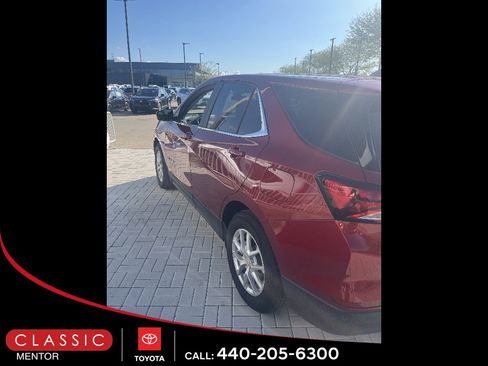 Used 2024 Chevrolet Equinox LT FWD image 2