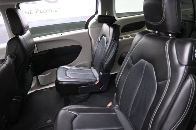 Used 2024 Chrysler Pacifica Touring-L FWD image 21