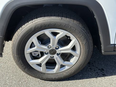 New 2026 Jeep Compass Latitude image 12