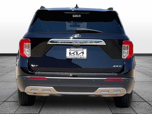 Used 2024 Ford Explorer XLT w/ Equipment Group 202A AWD/4WD image 4