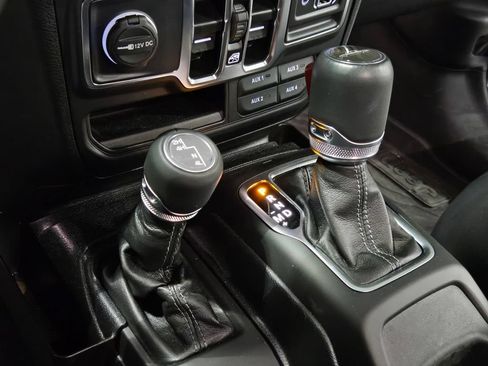 Used 2024 Jeep Gladiator Sport AWD/4WD image 20