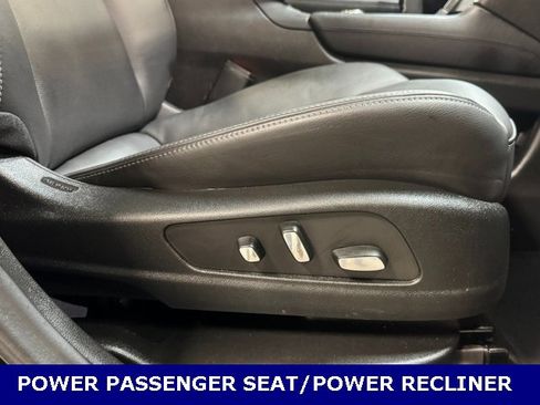 Used 2025 Cadillac XT6 Premium Luxury image 30