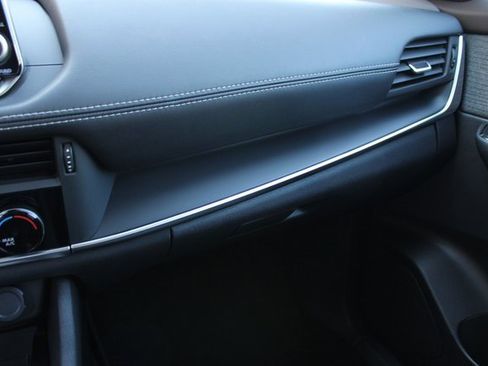 Used 2023 Nissan Rogue S image 28