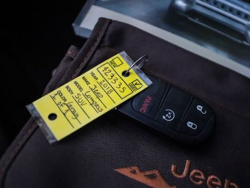 Used 2018 Jeep Compass Latitude w/ Cold Weather Group AWD/4WD image 52