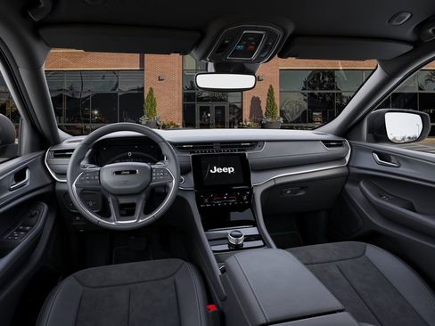 New 2025 Jeep Grand Cherokee Altitude image 14