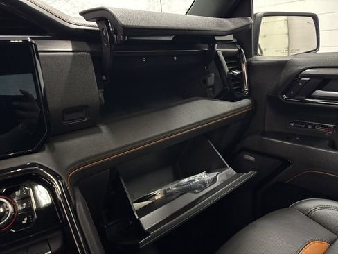 Used 2025 GMC Sierra 1500 AT4 w/ AT4 Premium Package AWD/4WD image 26