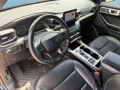 Used 2020 Ford Explorer XLT w/ Equipment Group 202A RWD image 4