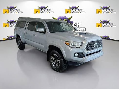 Used 2018 Toyota Tacoma TRD Sport image 3