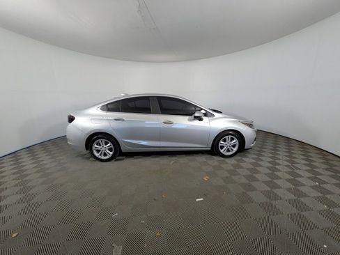 Used 2017 Chevrolet Cruze LT image 3