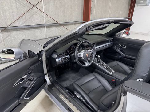 Used 2014 Porsche 911 Carrera S image 2