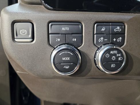 Used 2022 GMC Sierra 1500 SLT w/ SLT Convenience Package AWD/4WD image 25