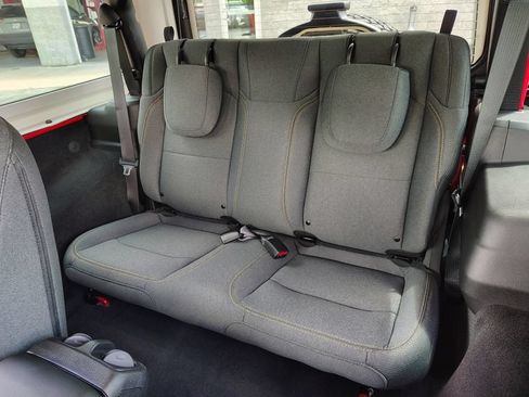 Used 2025 Jeep Wrangler Sport AWD/4WD image 15