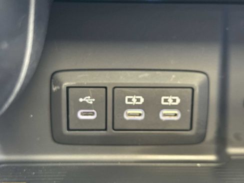 Used 2024 Toyota Venza Limited image 29