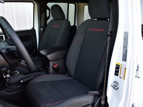 Used 2025 Jeep Wrangler Rubicon image 20