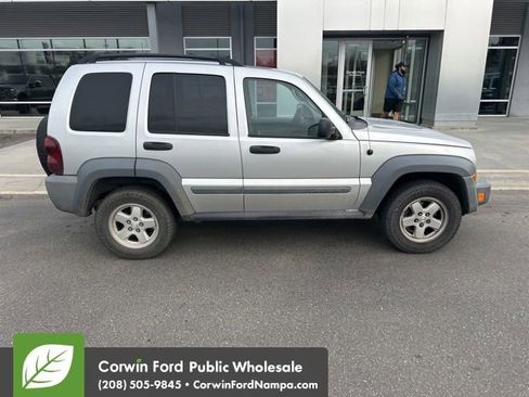Used 2005 Jeep Liberty Sport image 6