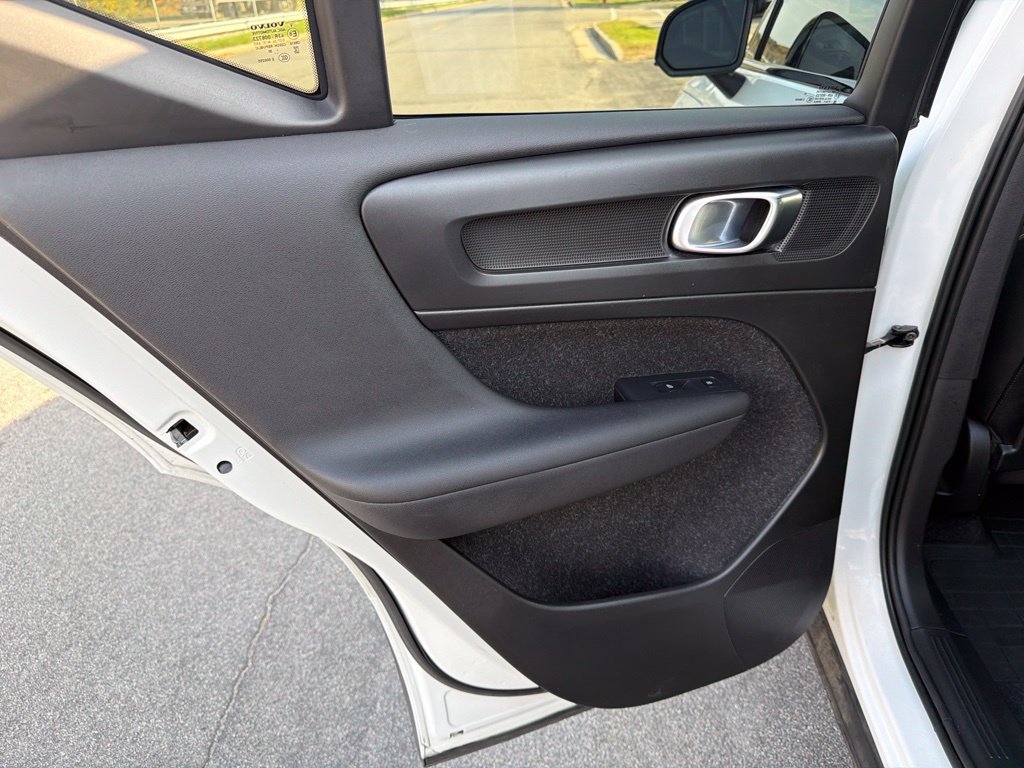 Used 2021 Volvo XC40 T4 R-Design w/ Protection Package Premier FWD image 16