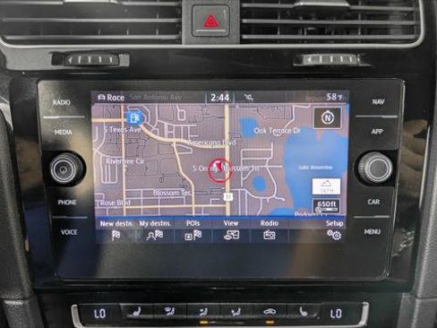 Used 2017 Volkswagen Golf R 4-Door image 29