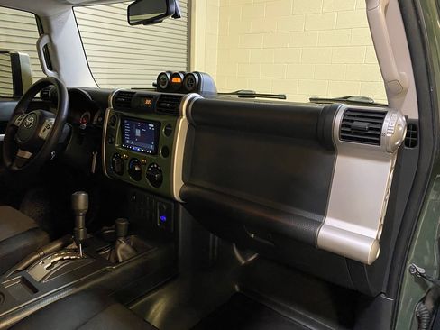 Used 2014 Toyota FJ Cruiser 4WD w/ Convenience Package image 19