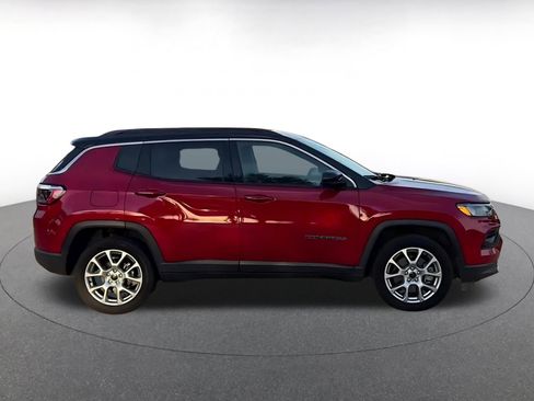 Used 2025 Jeep Compass Limited image 16