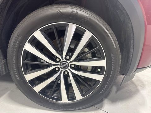 Used 2024 Nissan Pathfinder Platinum image 4