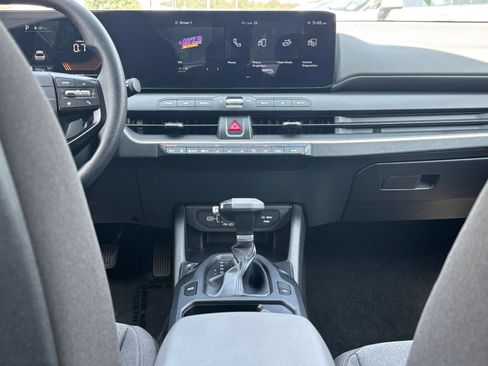 Used 2025 Kia K4 FWD image 17