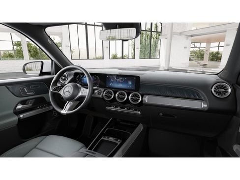 New 2026 Mercedes-Benz GLB 250 4MATIC image 6