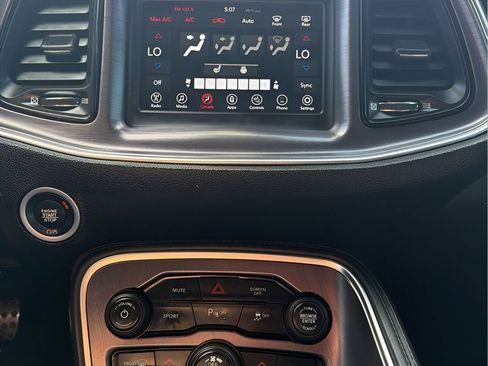 Used 2018 Dodge Challenger R/T w/ Driver Convenience Group RWD image 17