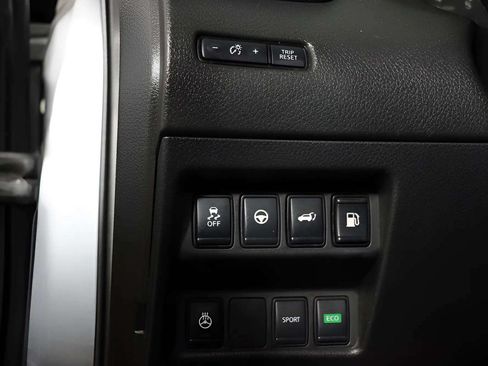 Used 2020 Nissan Rogue SV w/ Premium Package FWD image 32